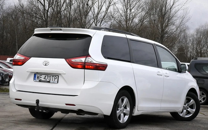 Toyota Sienna cena 97999 przebieg: 133900, rok produkcji 2015 z Sulejówek małe 352